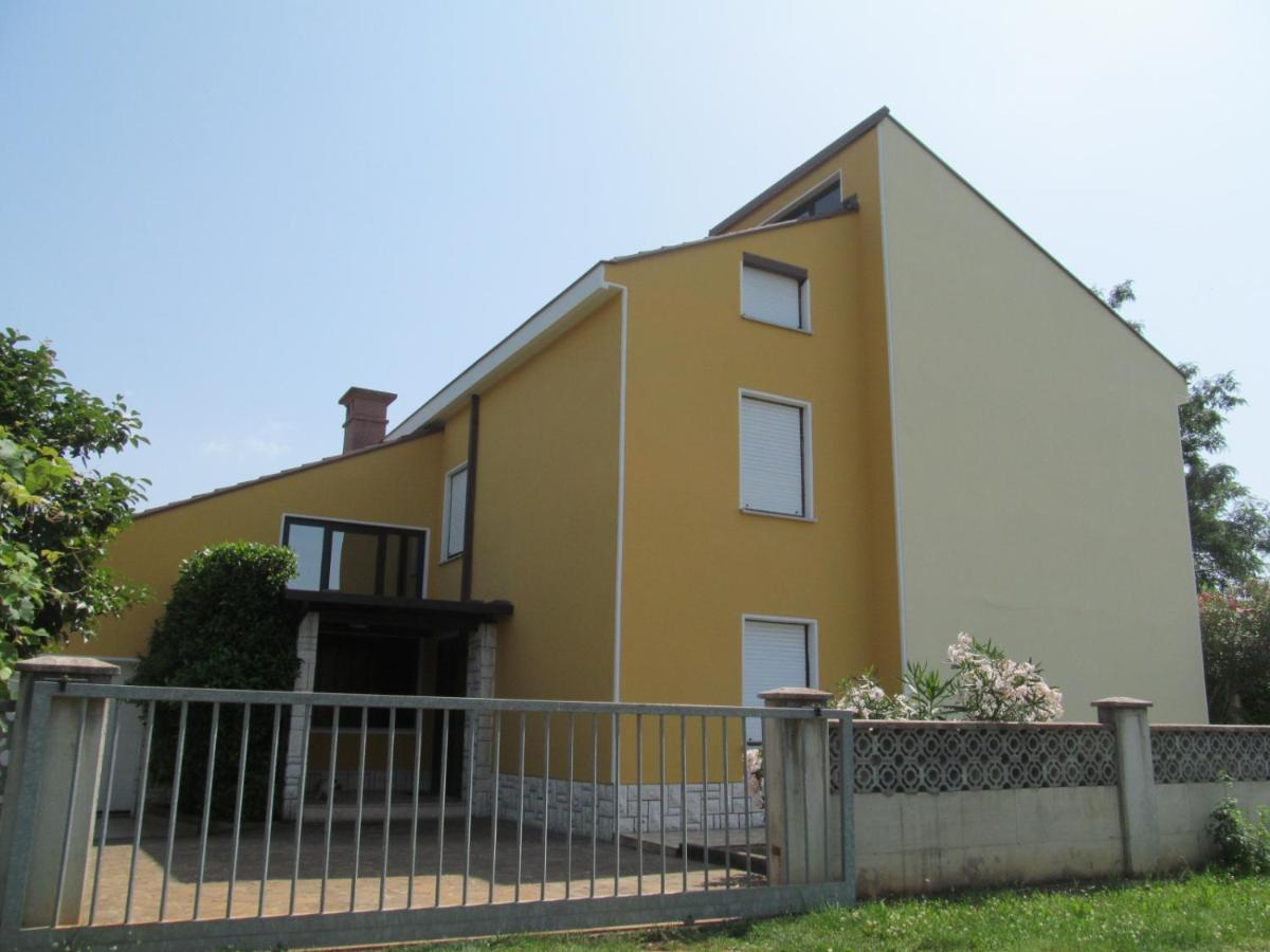 Apartments Zvezdica*** With Garden Zambratija  Eksteriør billede